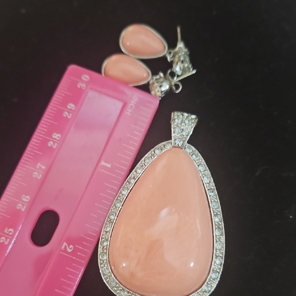 Avon Pink and Silver Teardrop Necklace - Picture 10 of 11